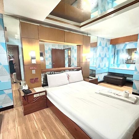 Oyo 971 Liza Lodge Pasay Bagian luar foto