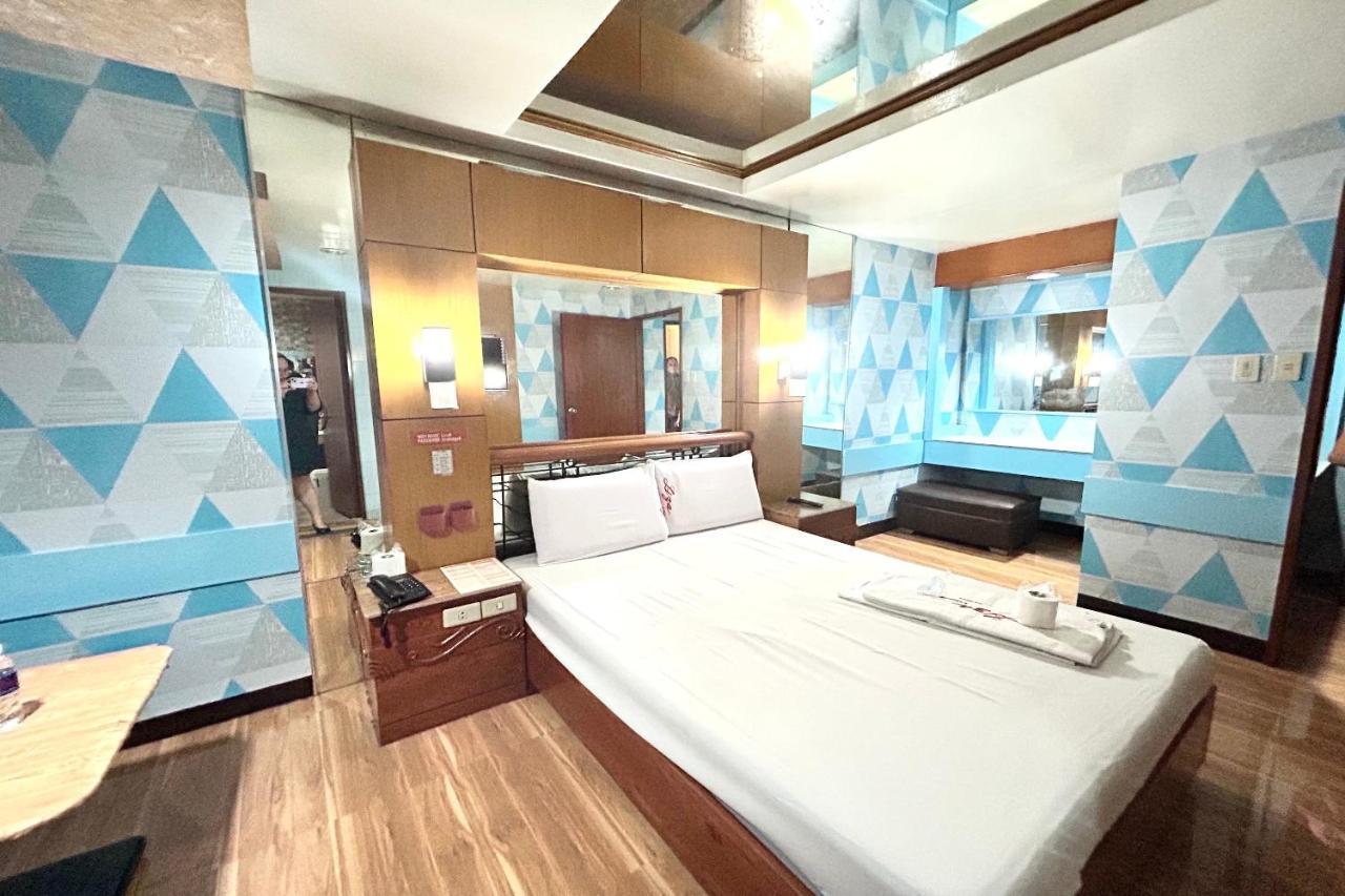 Oyo 971 Liza Lodge Pasay Bagian luar foto
